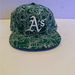 Oakland Athletics CHAOS PUFFY Kelly-White Fitted Hat by New Era 2000s Hat